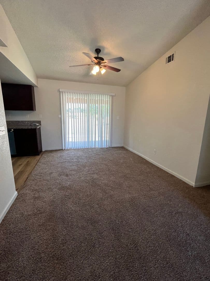 Hesperia House: 16865 Manzanita Street