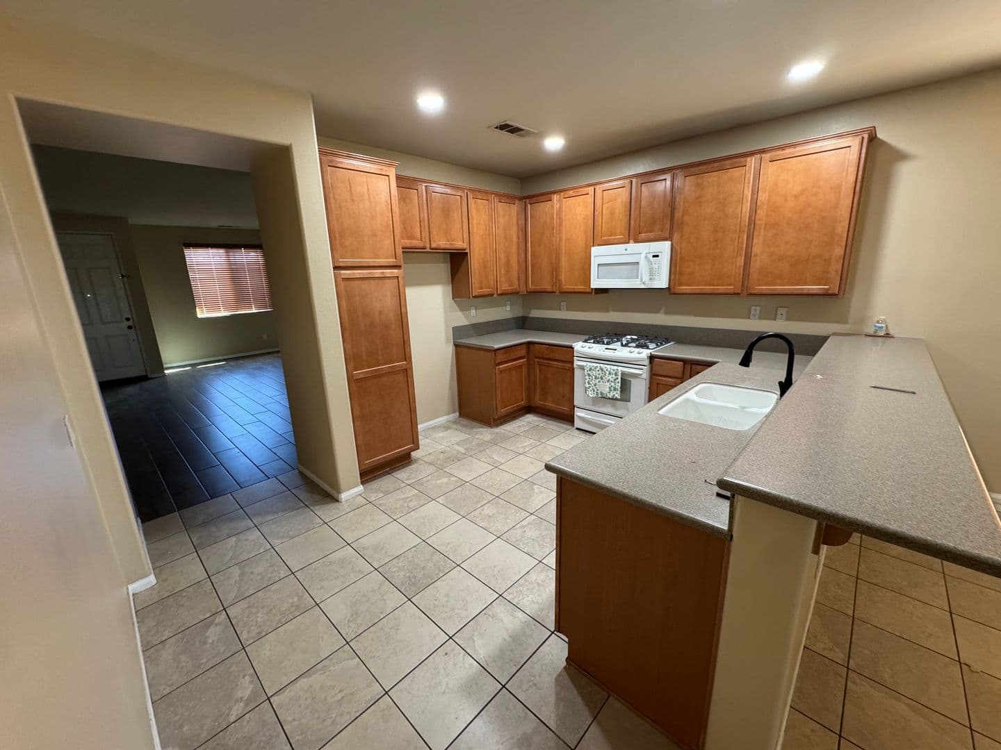 Victorville House: 16636 Desert Lily Street