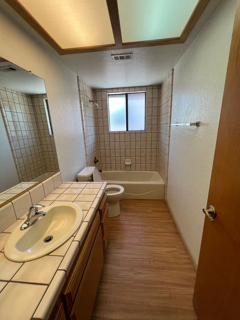 Apple Valley House: 16306 Kasota Road