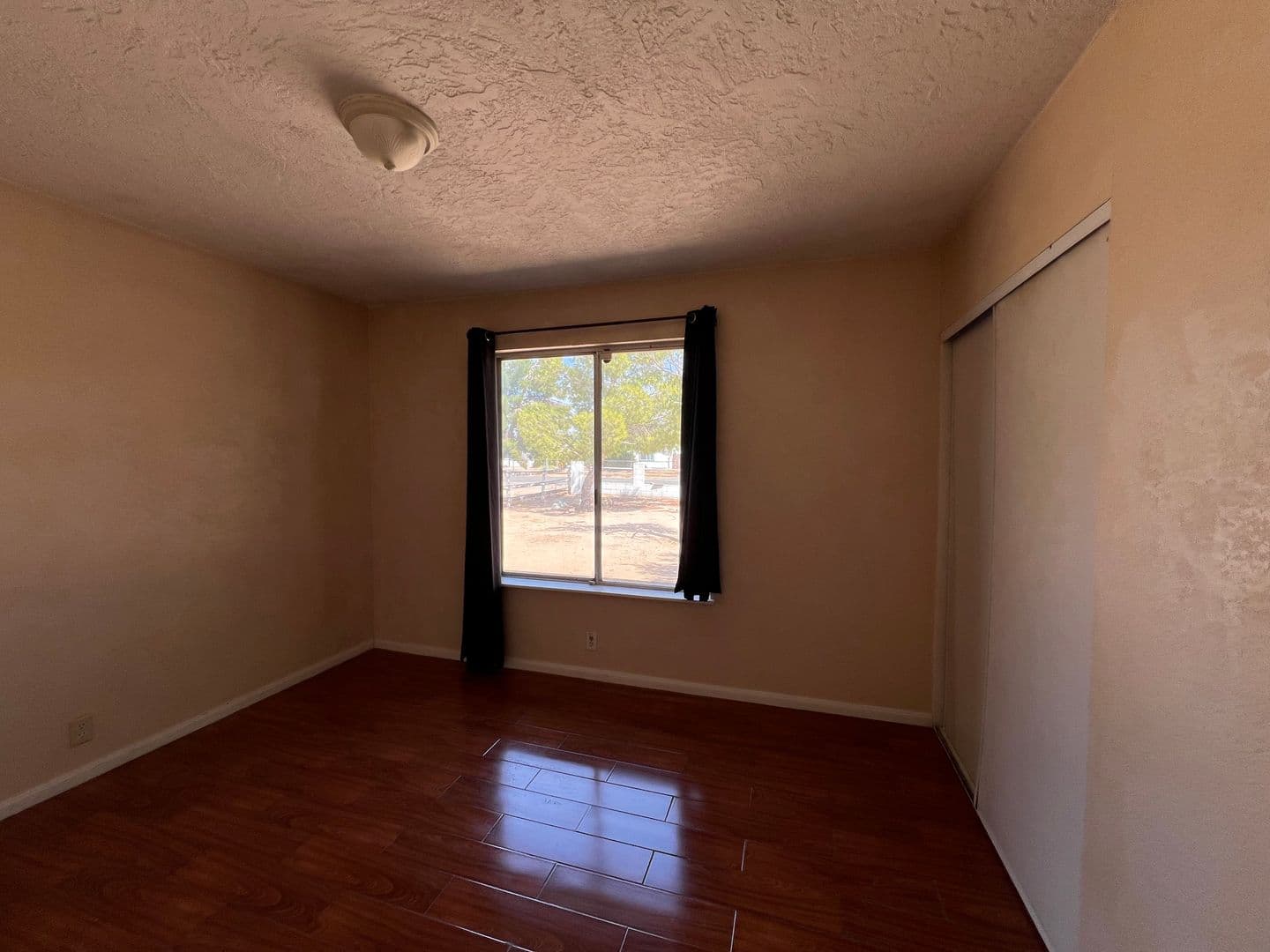 Apple Valley House: 22347 Tehama Road