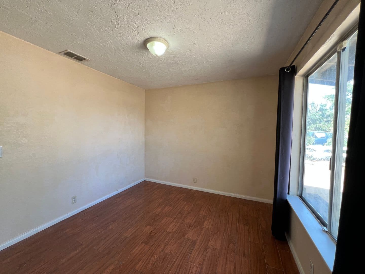 Apple Valley House: 22347 Tehama Road