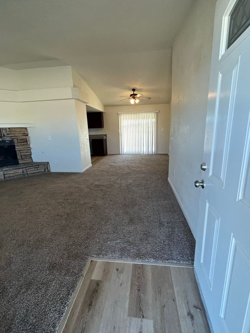 Hesperia House: 16865 Manzanita Street