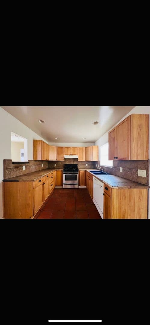 Barstow House: 25567 W. Main St