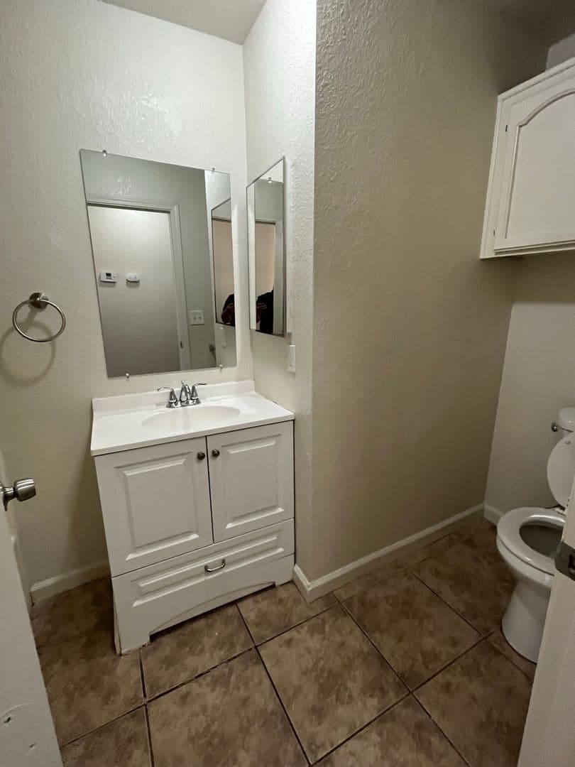 Hesperia House: 16865 Manzanita Street