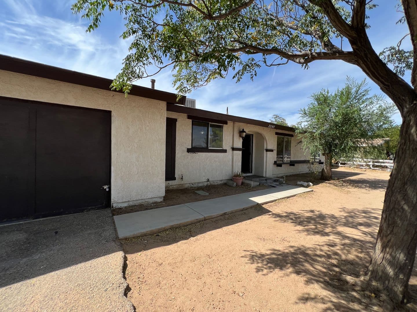 Apple Valley House: 22347 Tehama Road