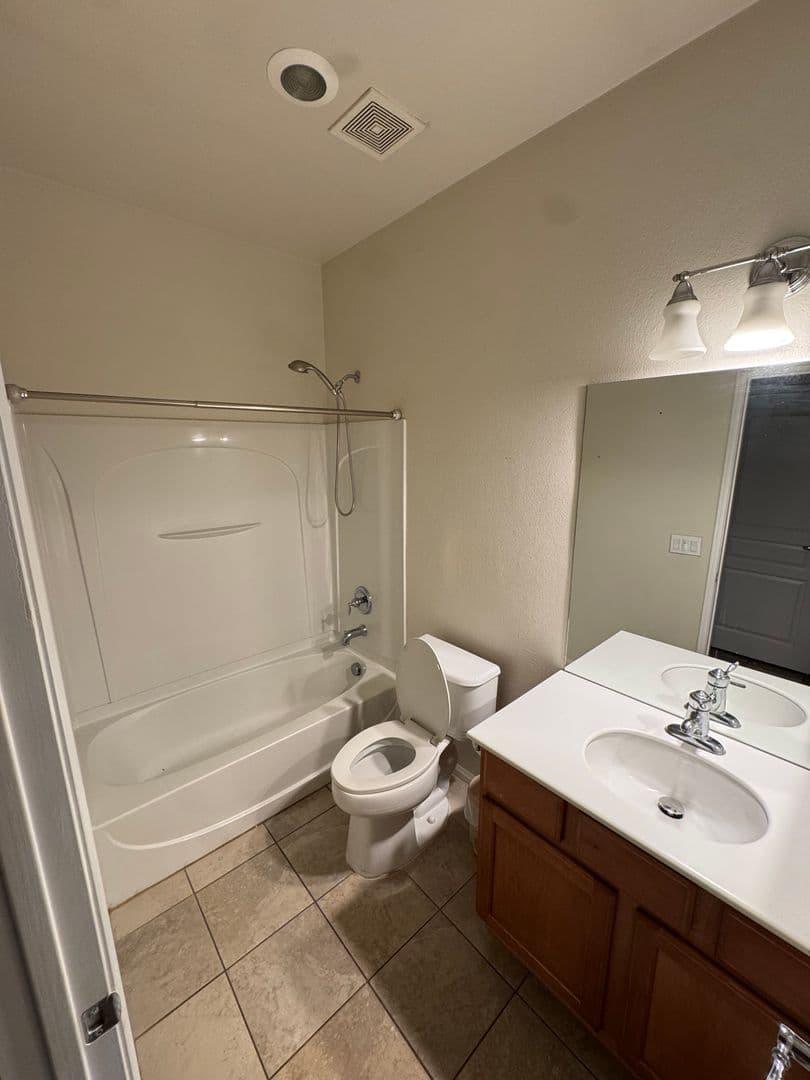 Victorville House: 16636 Desert Lily Street