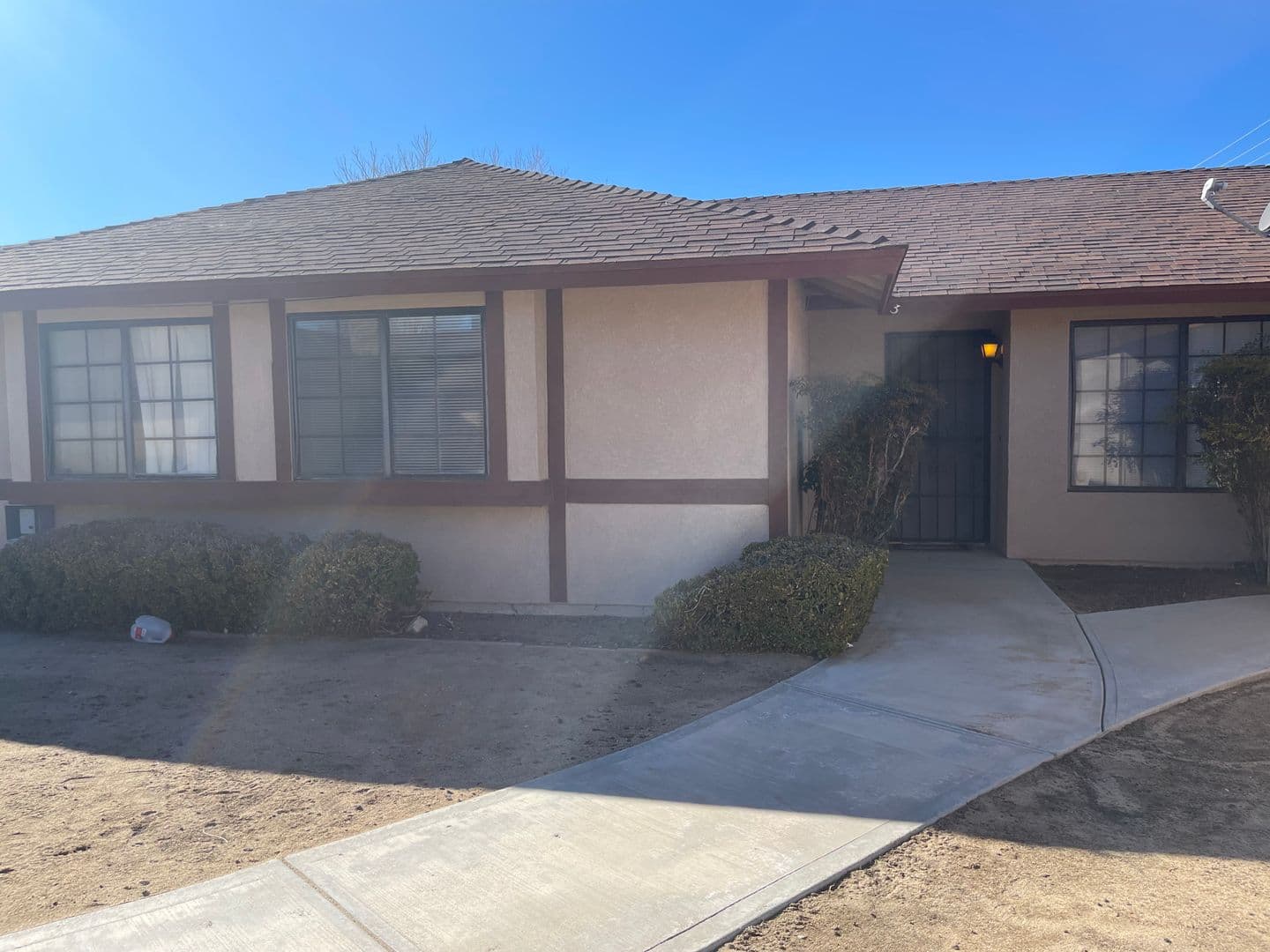 Apple Valley Apartment: 20292 Thunderbird Road