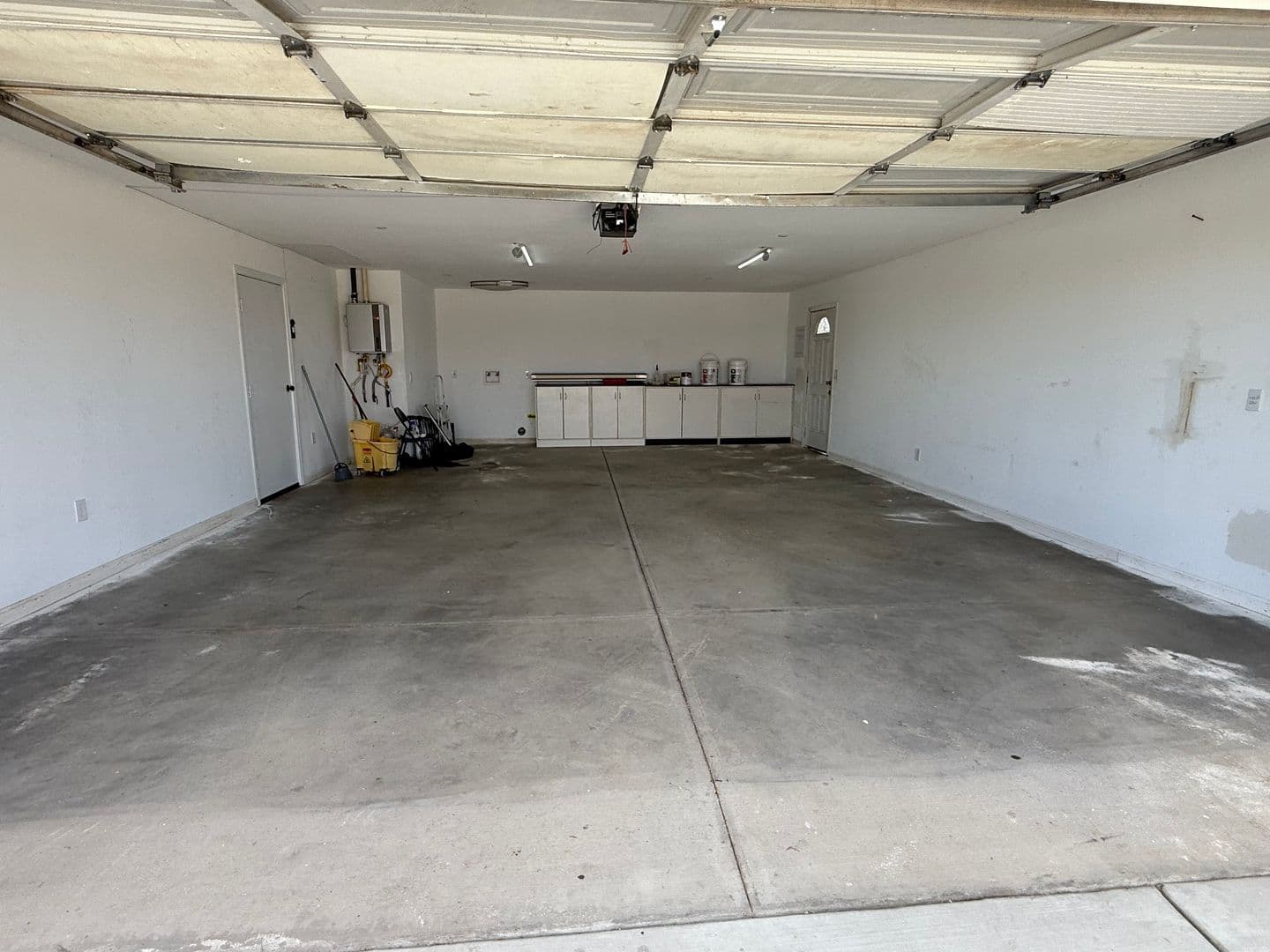 Oak Hills House: 12977 Cactus St