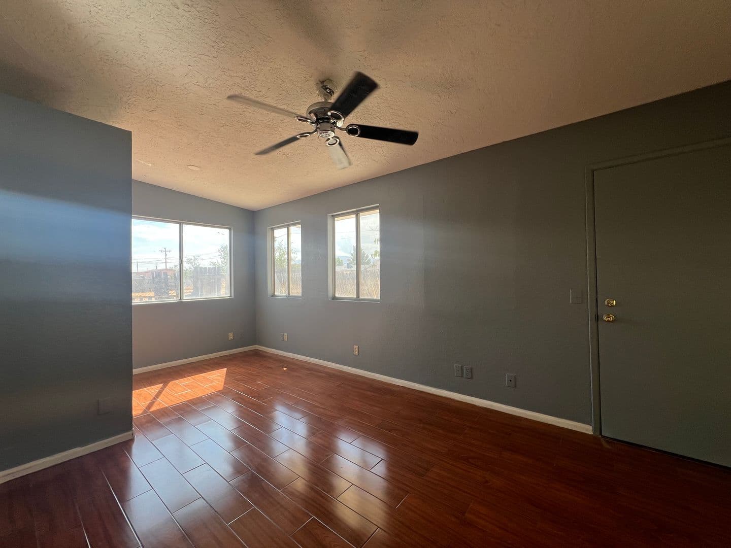 Apple Valley House: 22347 Tehama Road