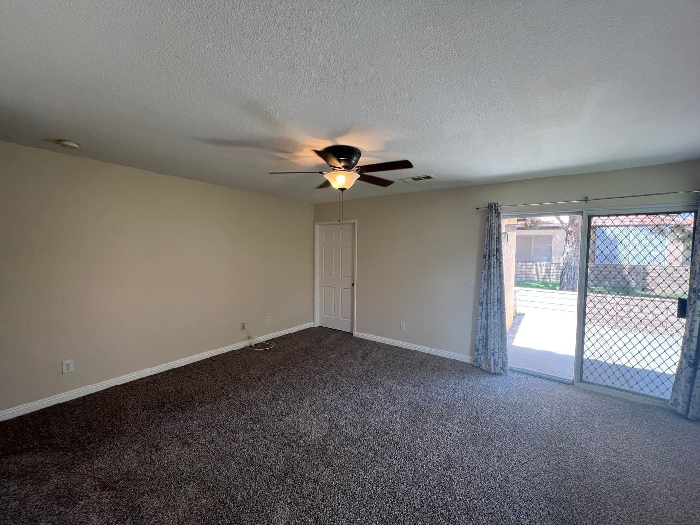 Apple Valley House: 11531 Oak Street