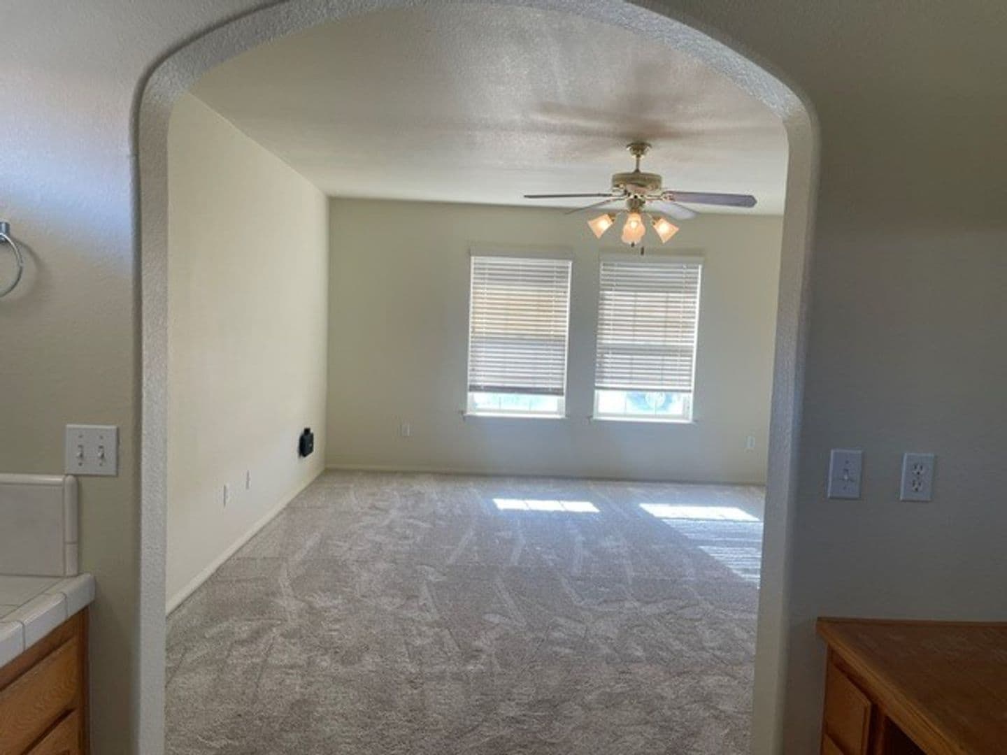 Helendale House: 27401 Lakeview Dr