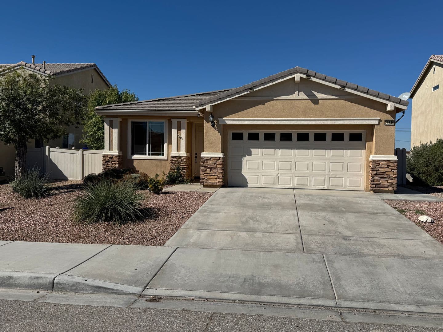 Victorville House: 16636 Desert Lily Street
