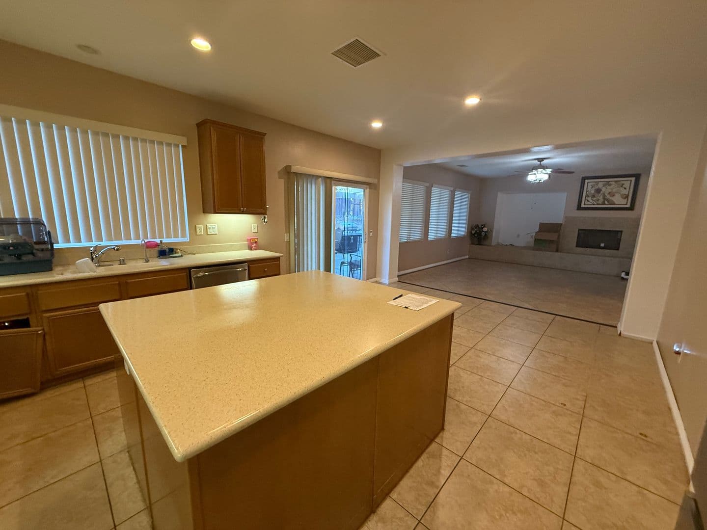Hesperia House: 12951 Susanville St
