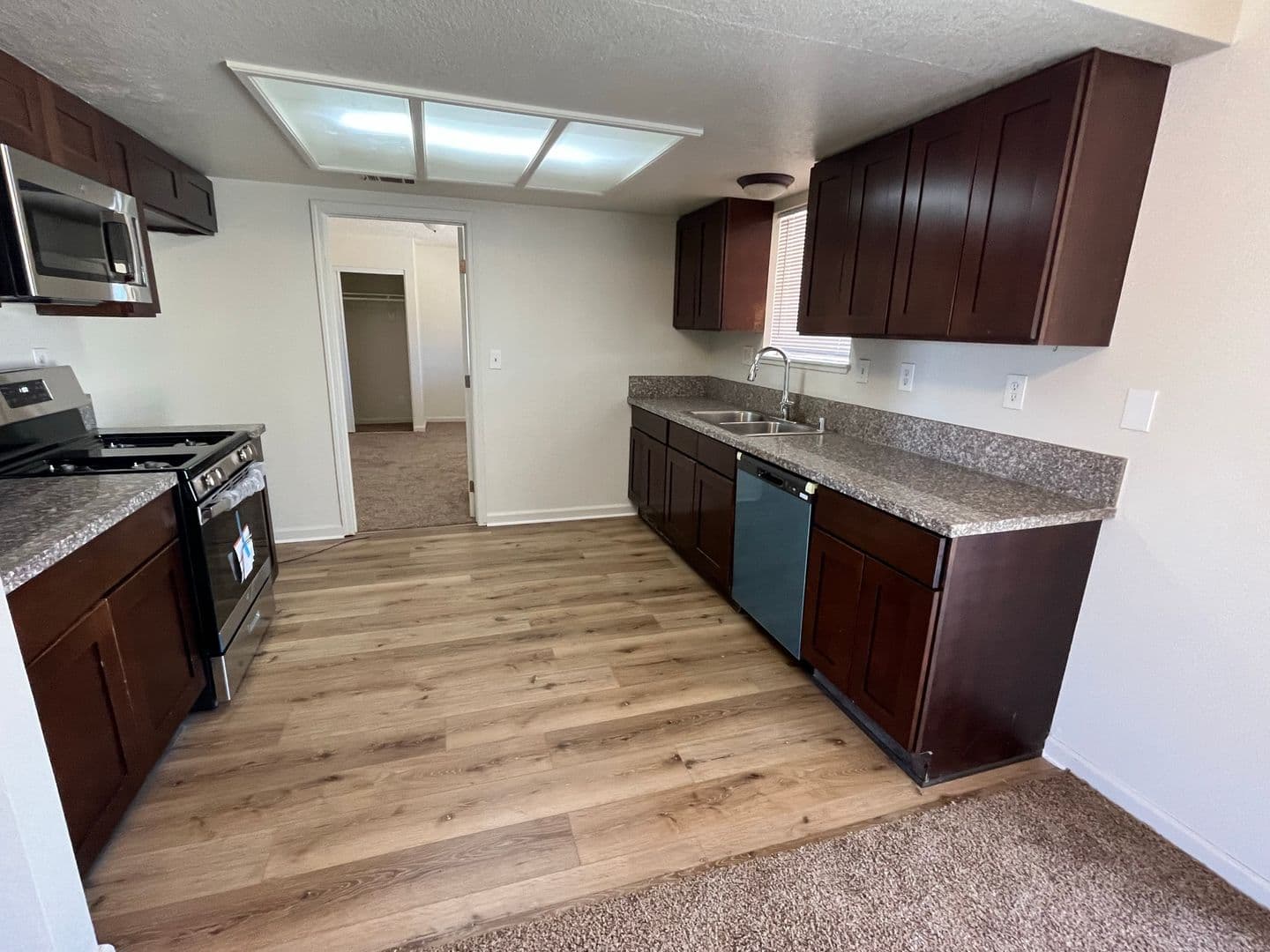 Hesperia House: 16865 Manzanita Street