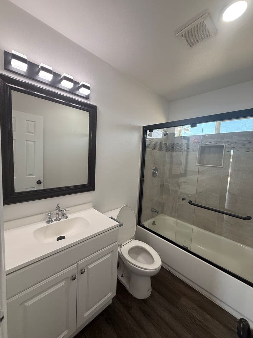 Oak Hills House: 12977 Cactus St