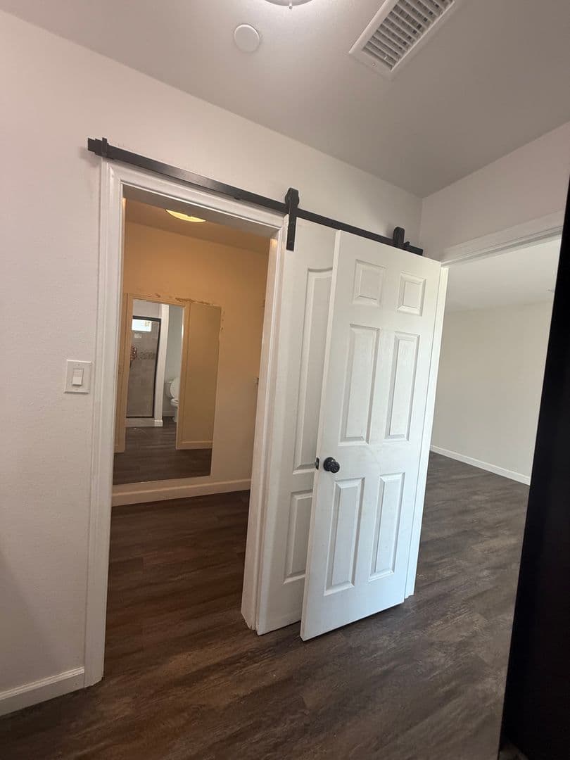 Oak Hills House: 12977 Cactus St