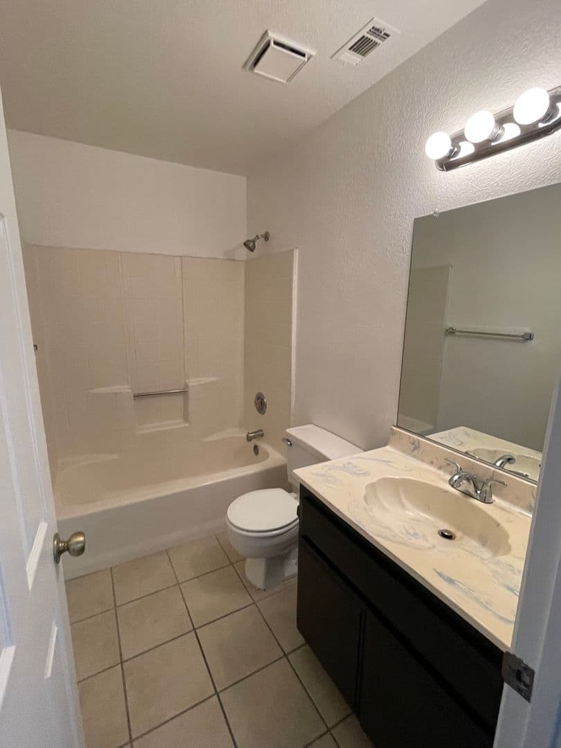 Apple Valley Apartment: 20292 Thunderbird Road