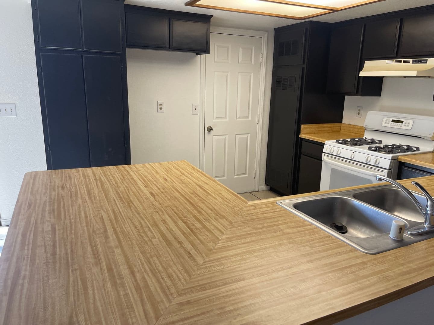 Apple Valley Apartment: 20292 Thunderbird Road