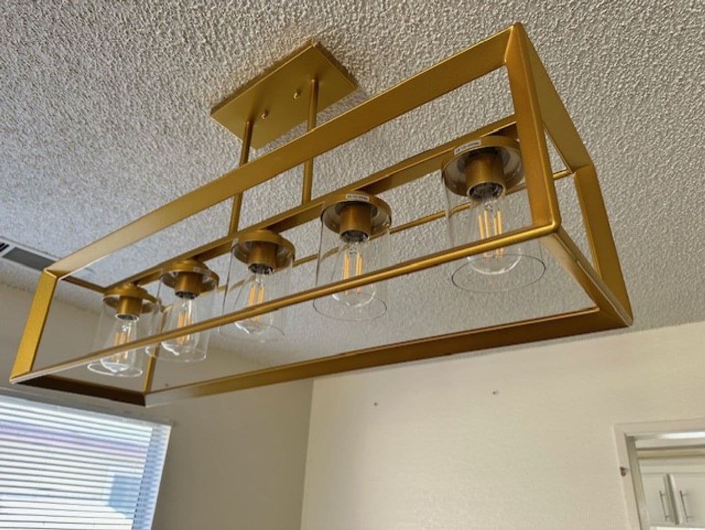 Victorville House: 13330 Stoneridge Dr.