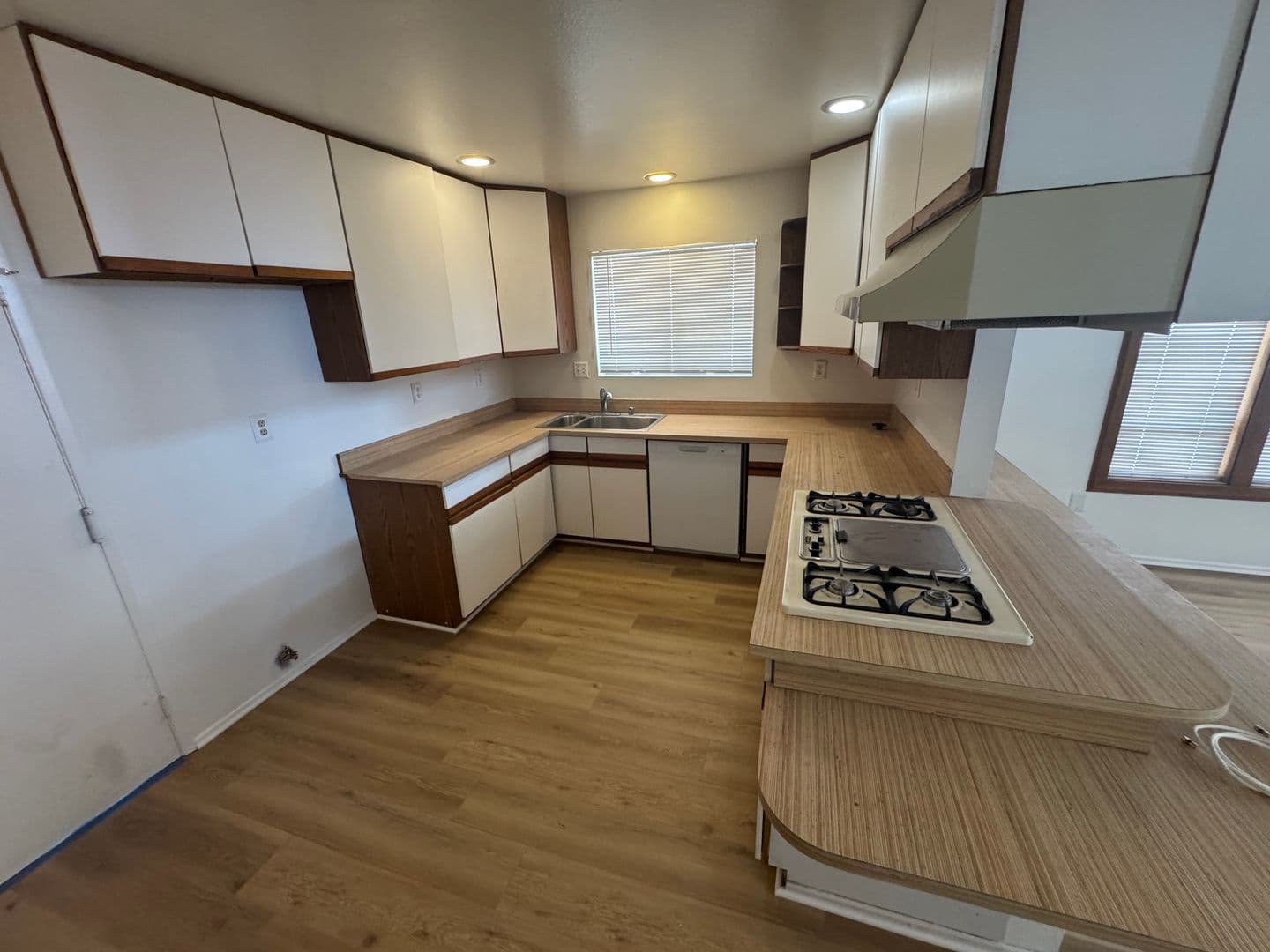 Apple Valley House: 16382 Kamana Court
