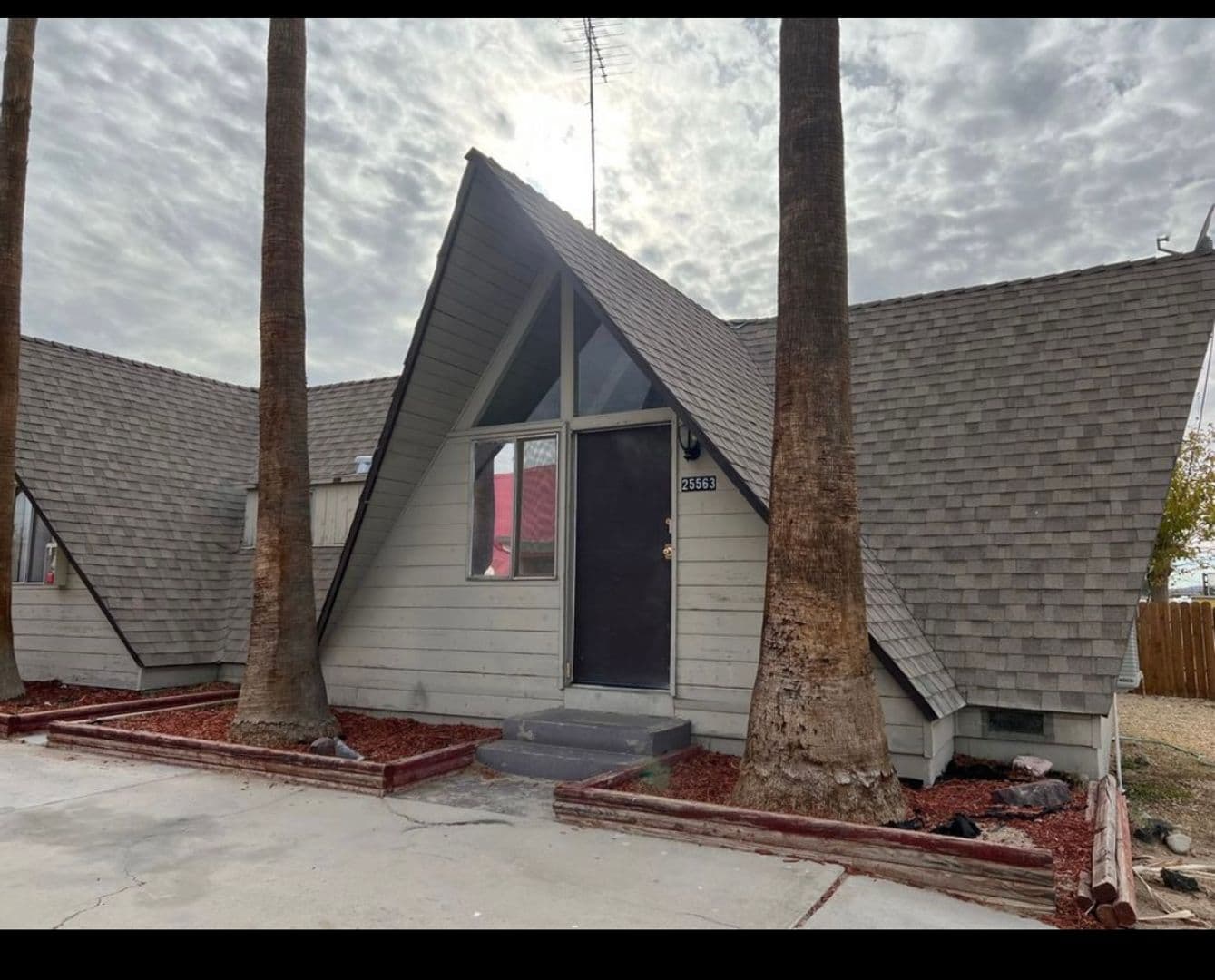 Barstow Apartment: 25563 W. Main St