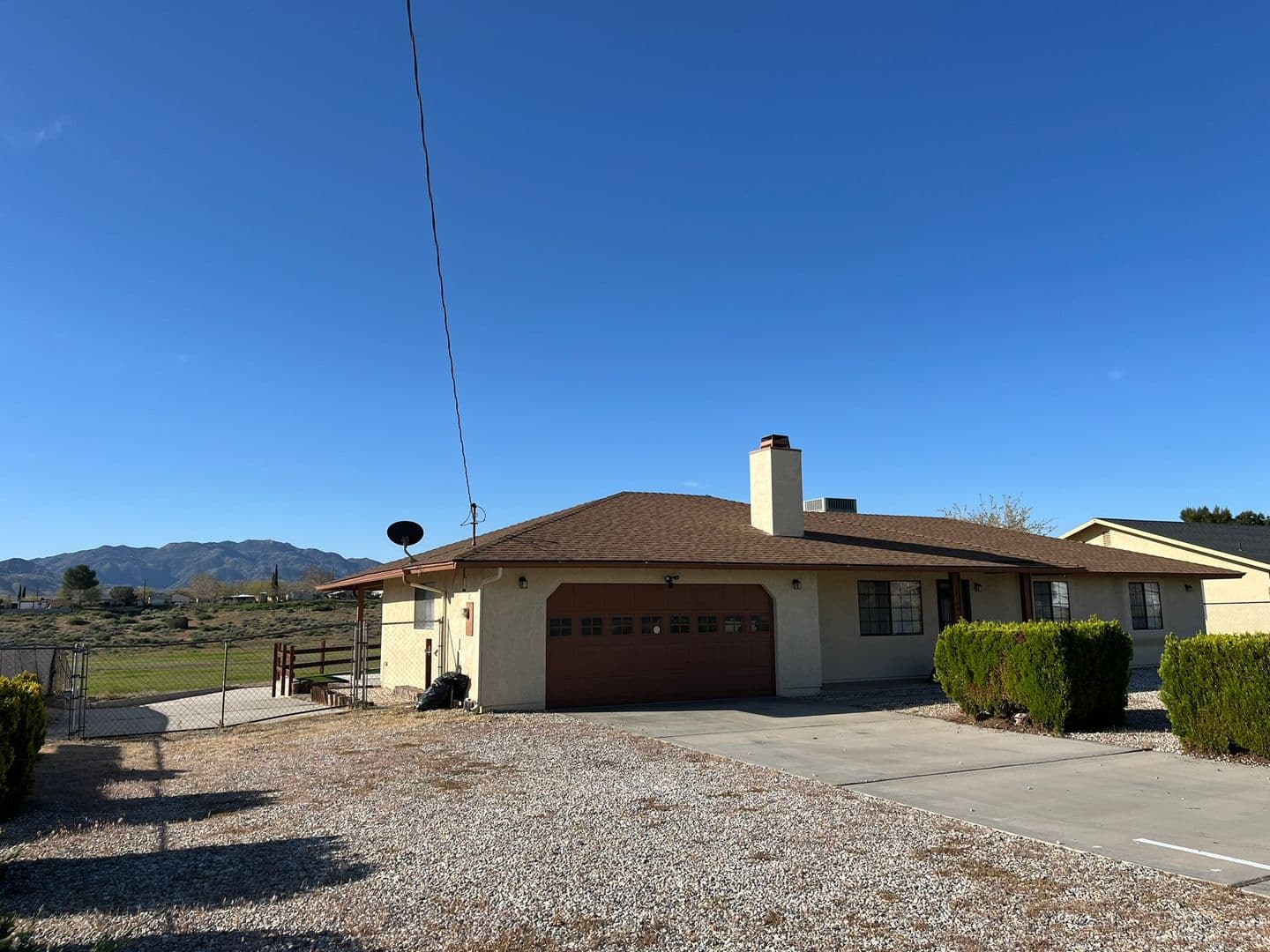 Hesperia House: 19105 Centennial St