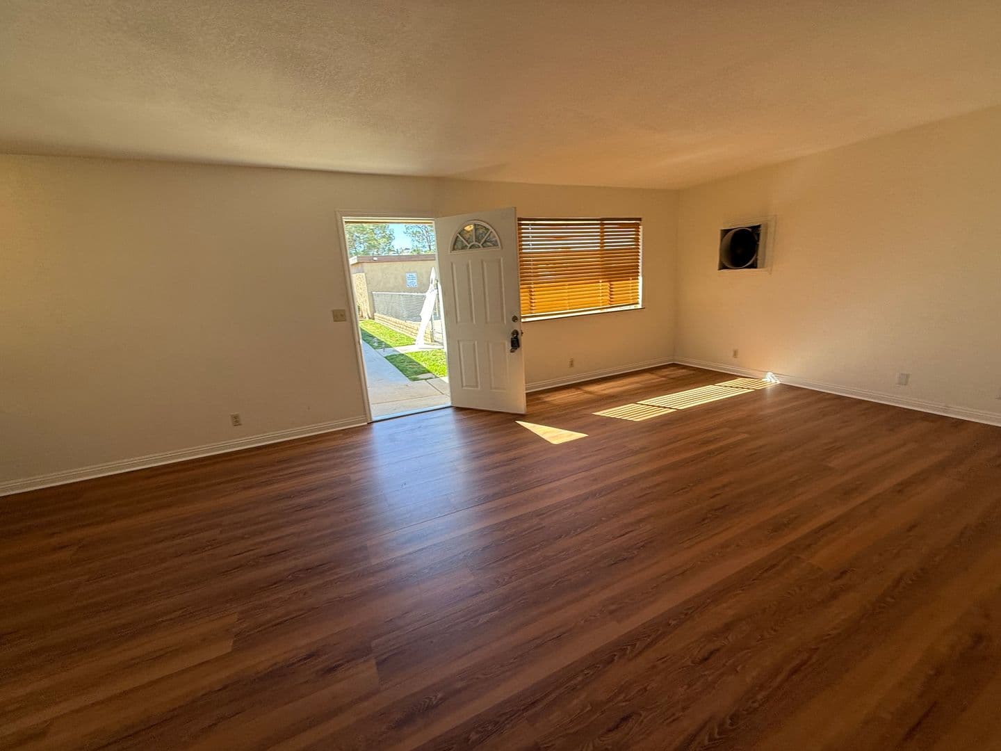 Apple Valley Apartment: 20788 Thunderbird Road