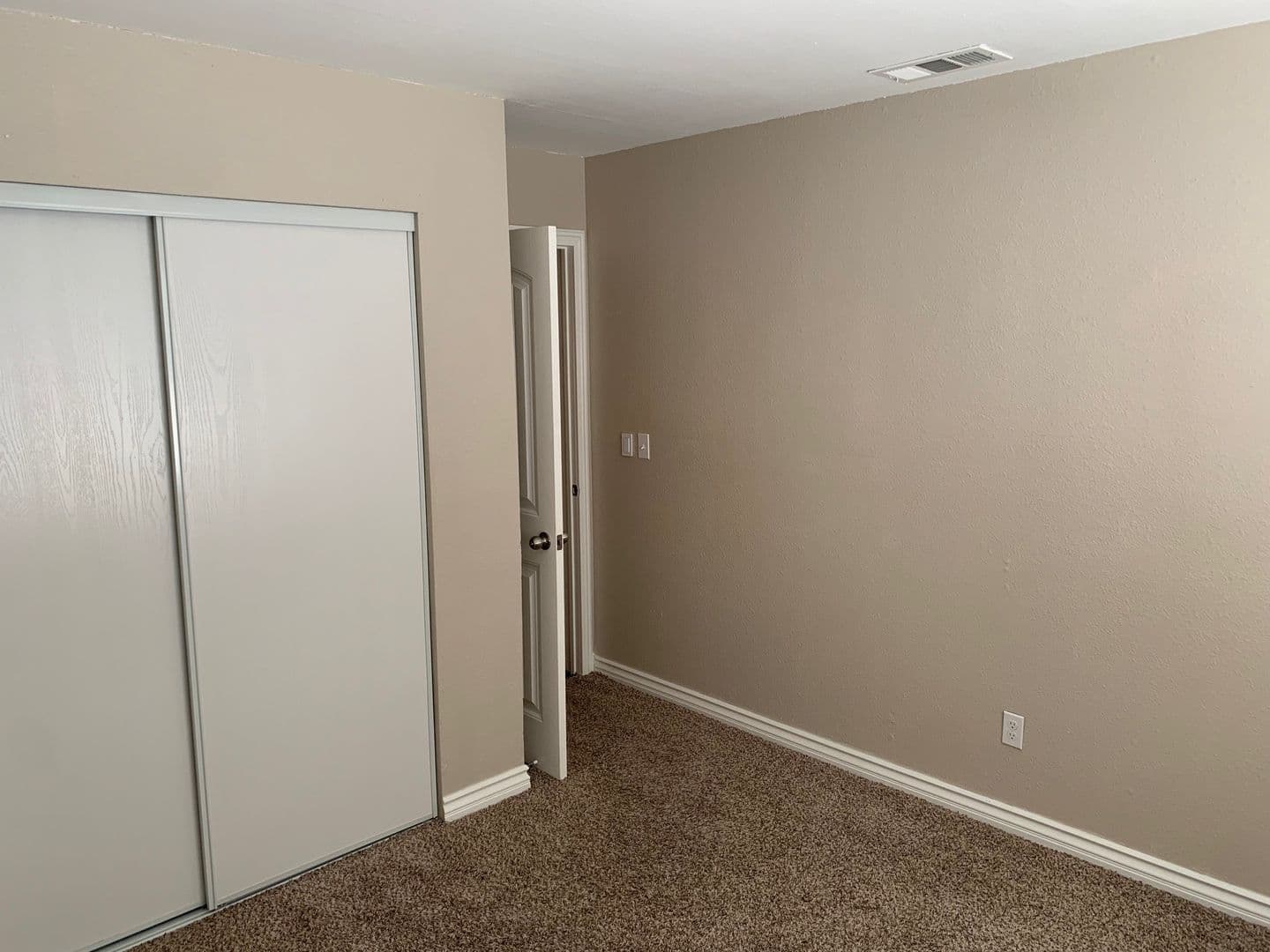 Victorville House: 16185 Tawney Ridge Ln