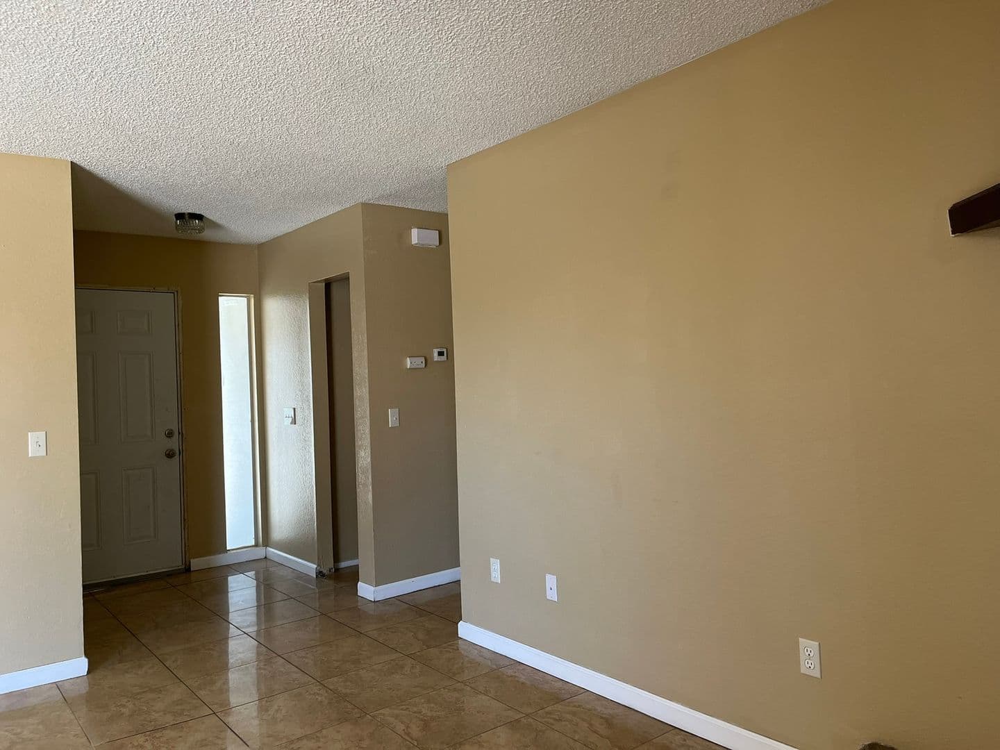 Adelanto House: 10443 Cimmeron Trail Dr