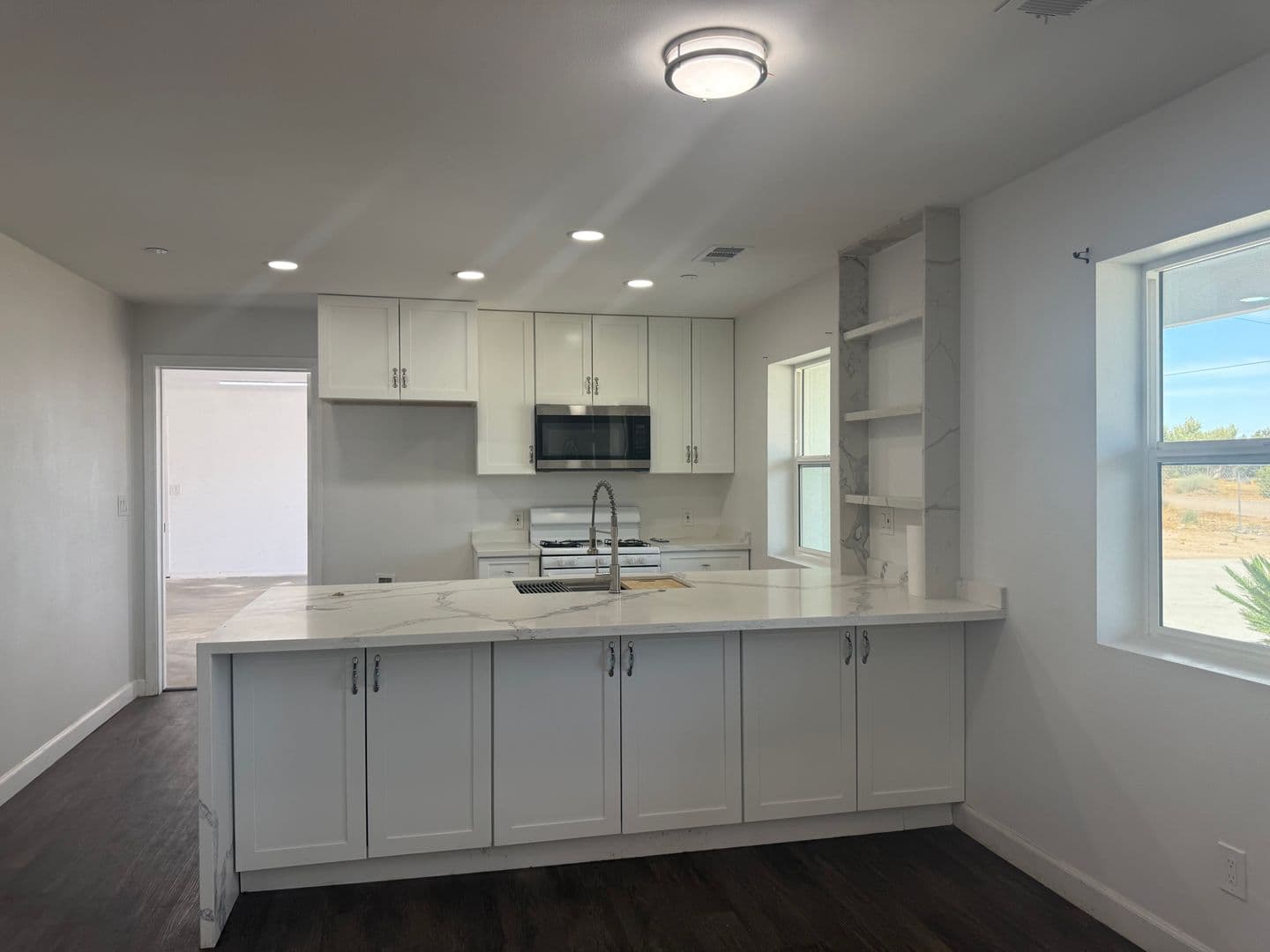 Oak Hills House: 12977 Cactus St