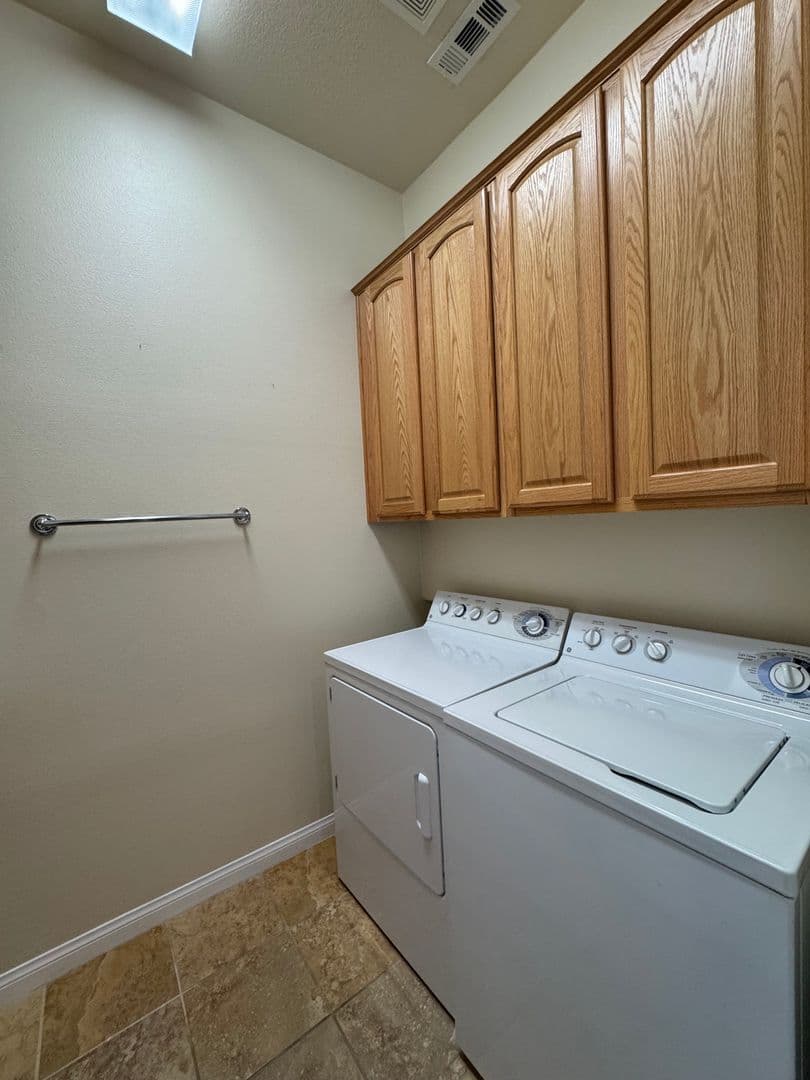Apple Valley House: 10616 Lanigan Rd