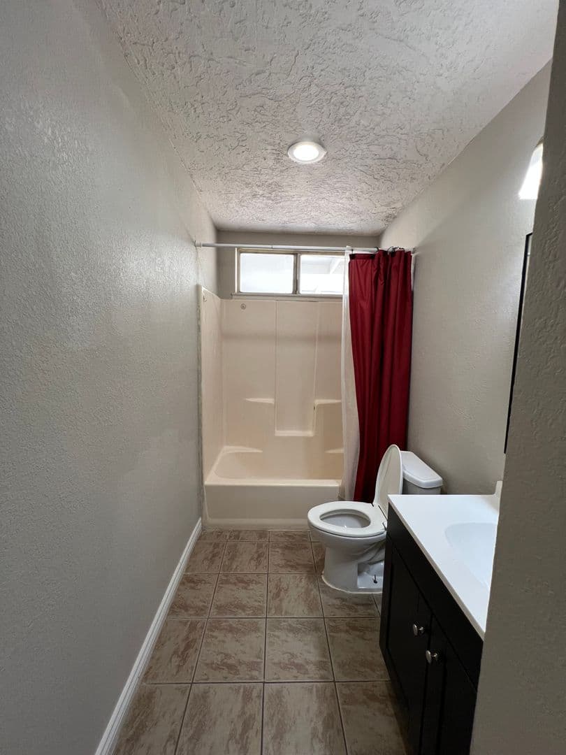 Apple Valley House: 22347 Tehama Road