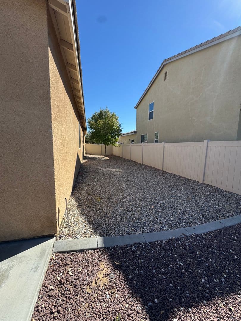 Victorville House: 16636 Desert Lily Street