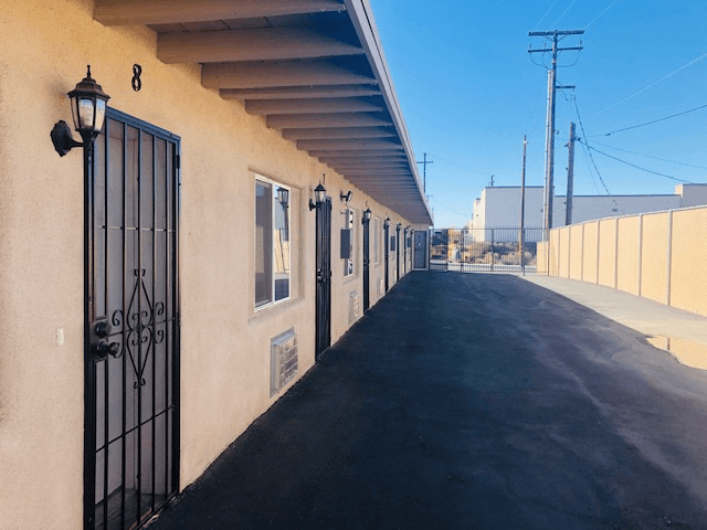Barstow Apartment: 117 Otis Ave.