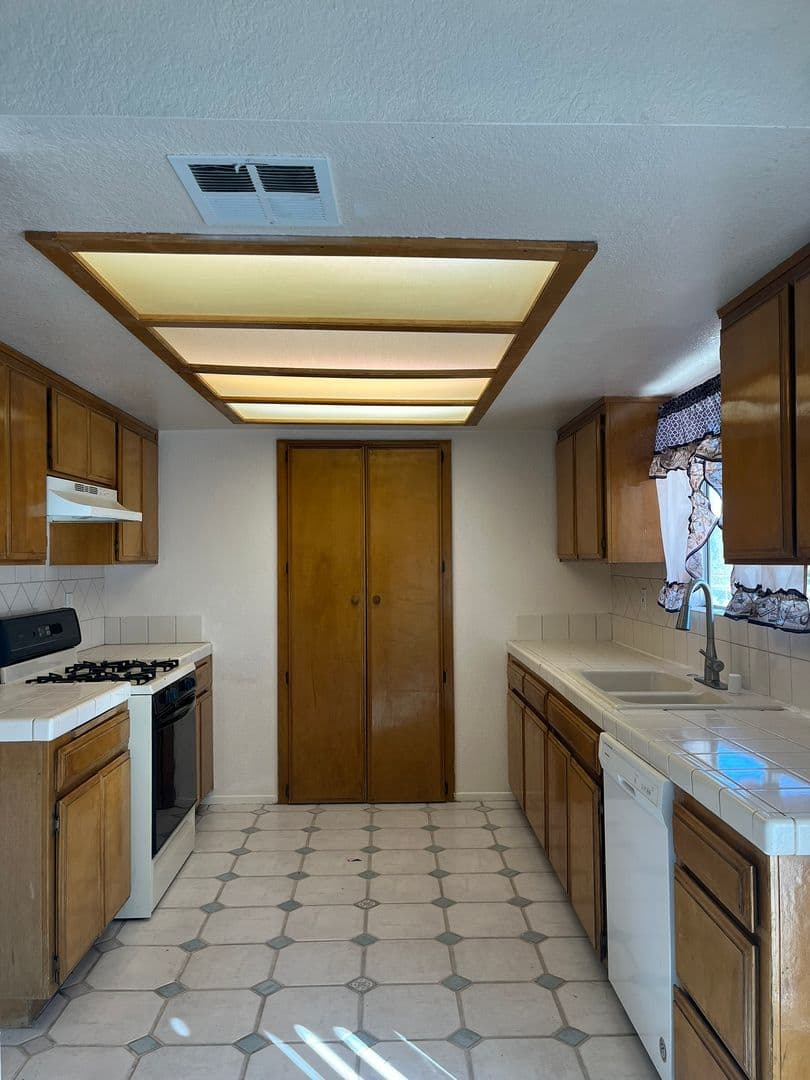Victorville House: 16413 Solvang Ave.