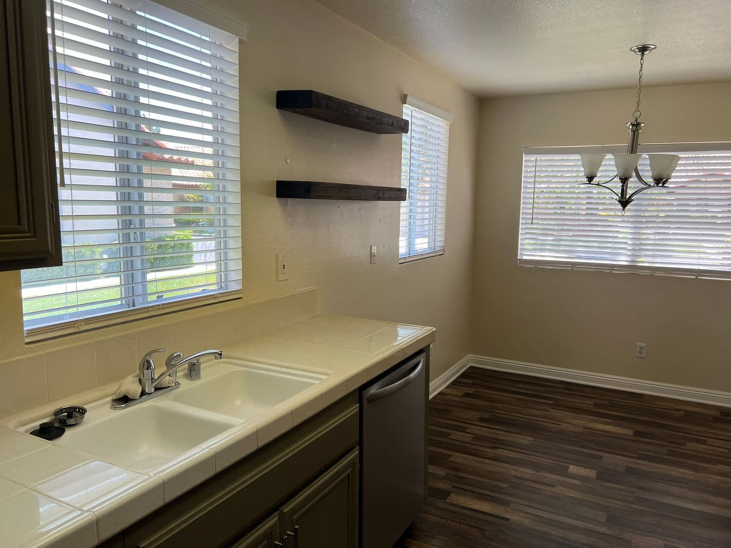 Apple Valley House: 11531 Oak Street