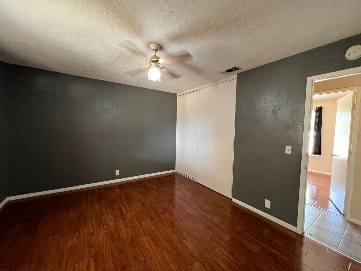 Apple Valley House: 22347 Tehama Road
