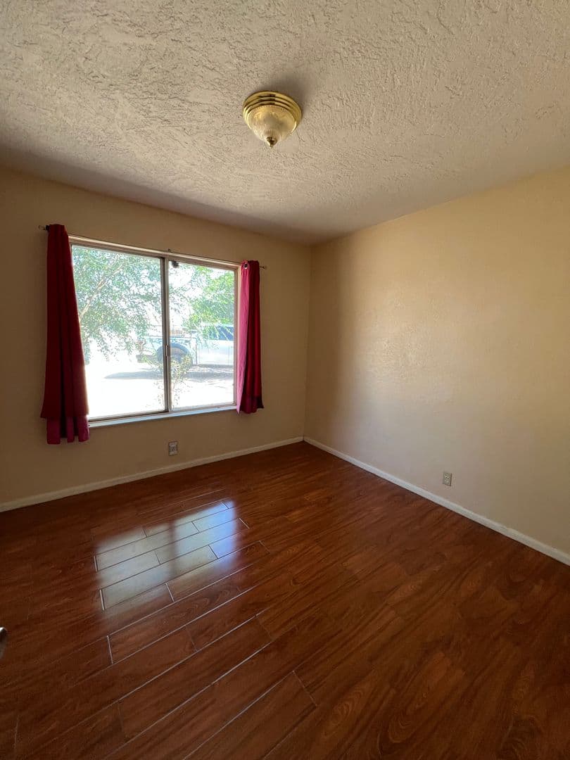 Apple Valley House: 22347 Tehama Road