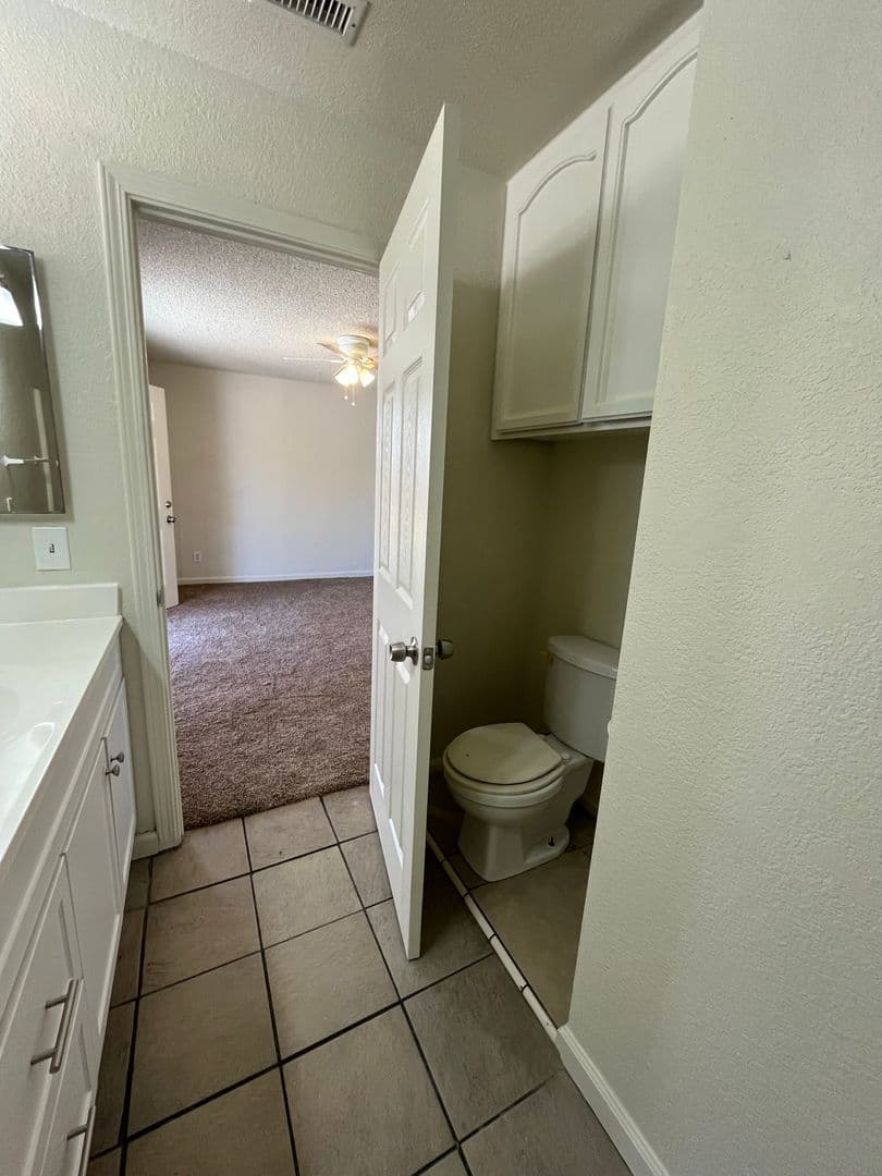 Hesperia House: 16865 Manzanita Street