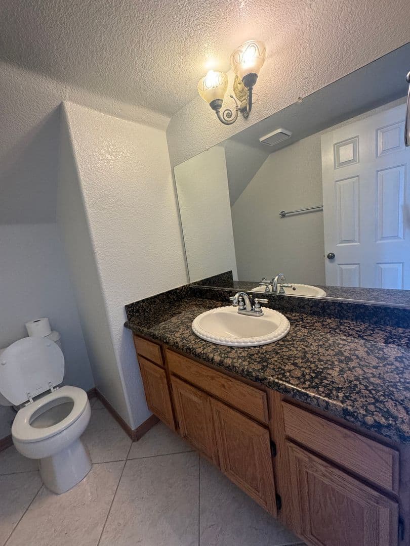 Victorville House: 12715 Sundown Rd.