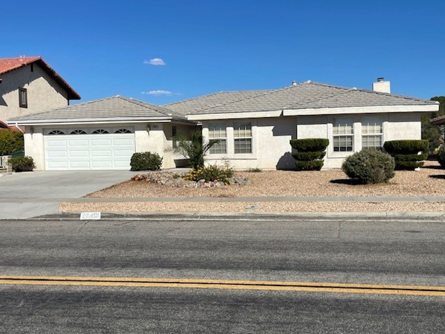 Helendale House: 27401 Lakeview Dr