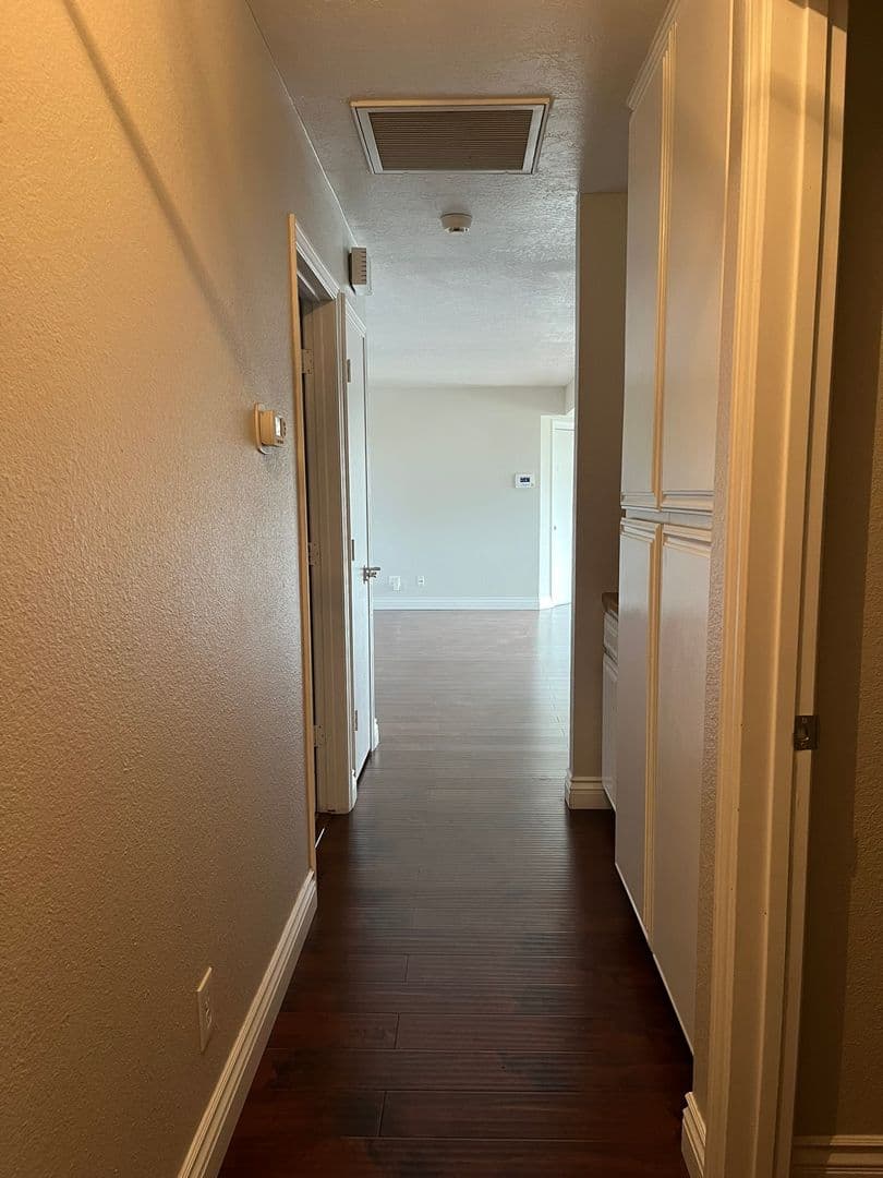Hesperia House: 19105 Centennial St
