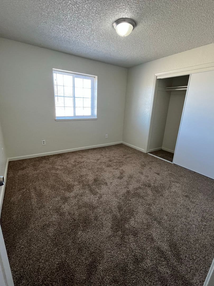 Hesperia House: 16865 Manzanita Street