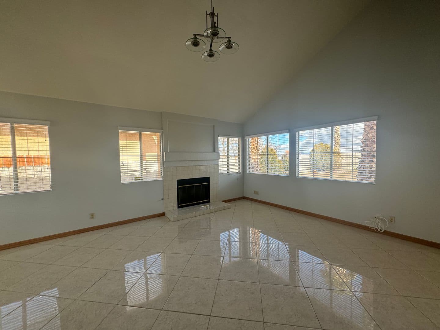 Victorville House: 12715 Sundown Rd.