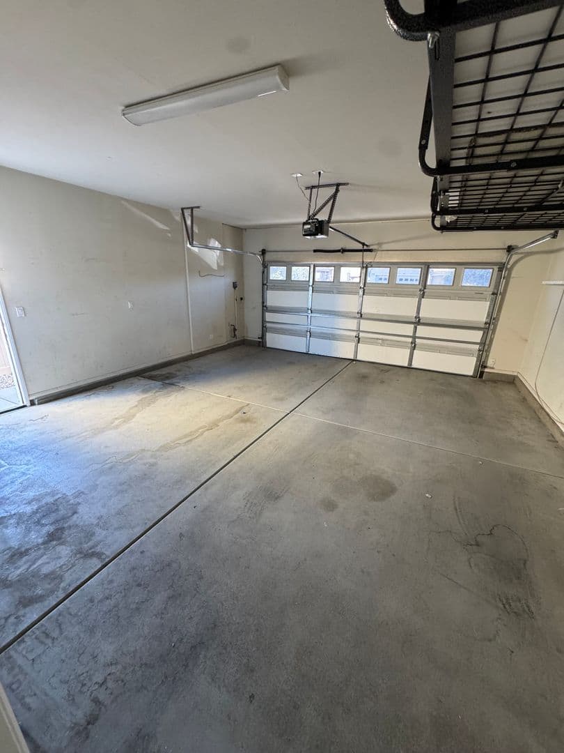 Victorville House: 16636 Desert Lily Street