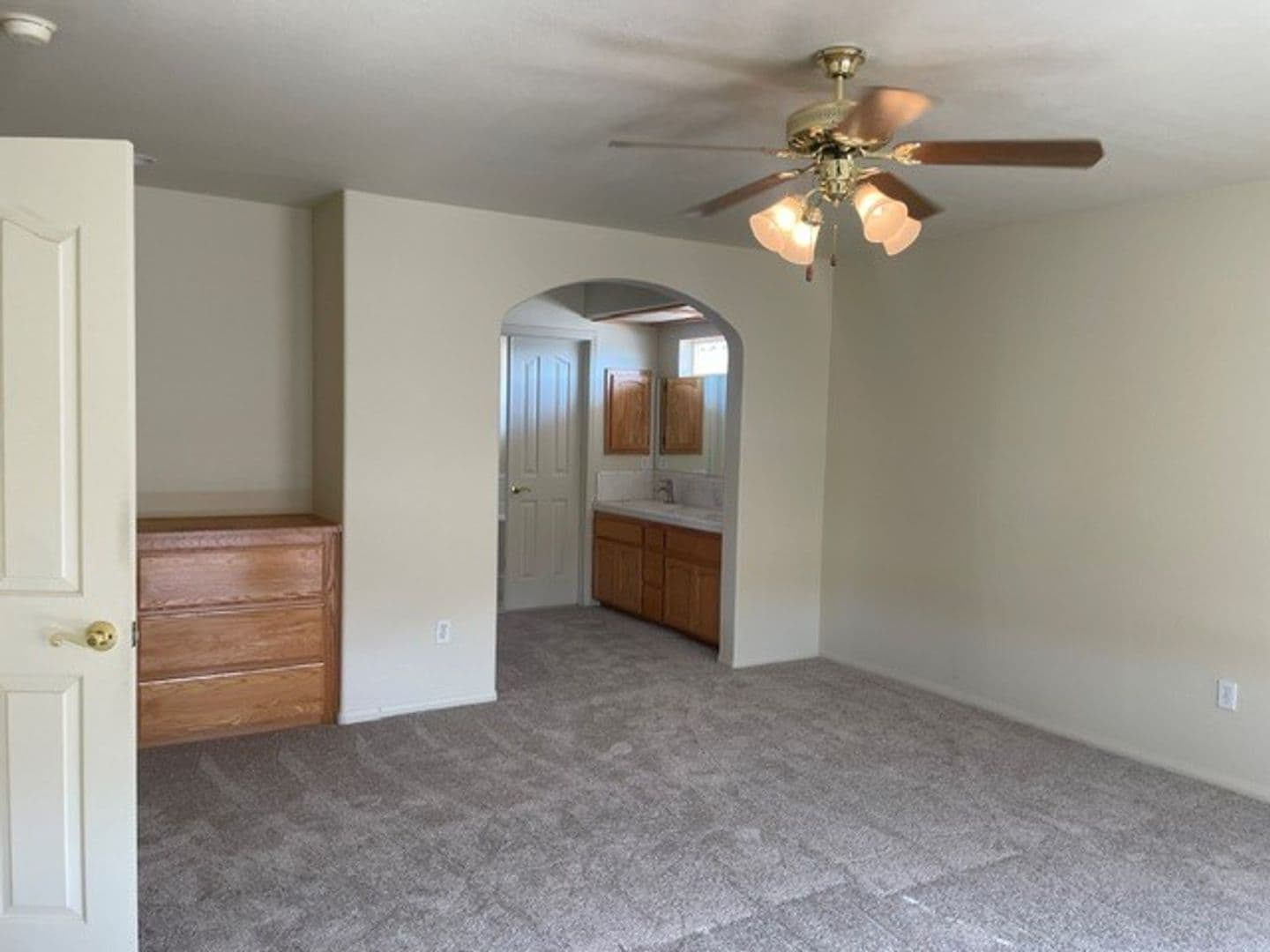 Helendale House: 27401 Lakeview Dr