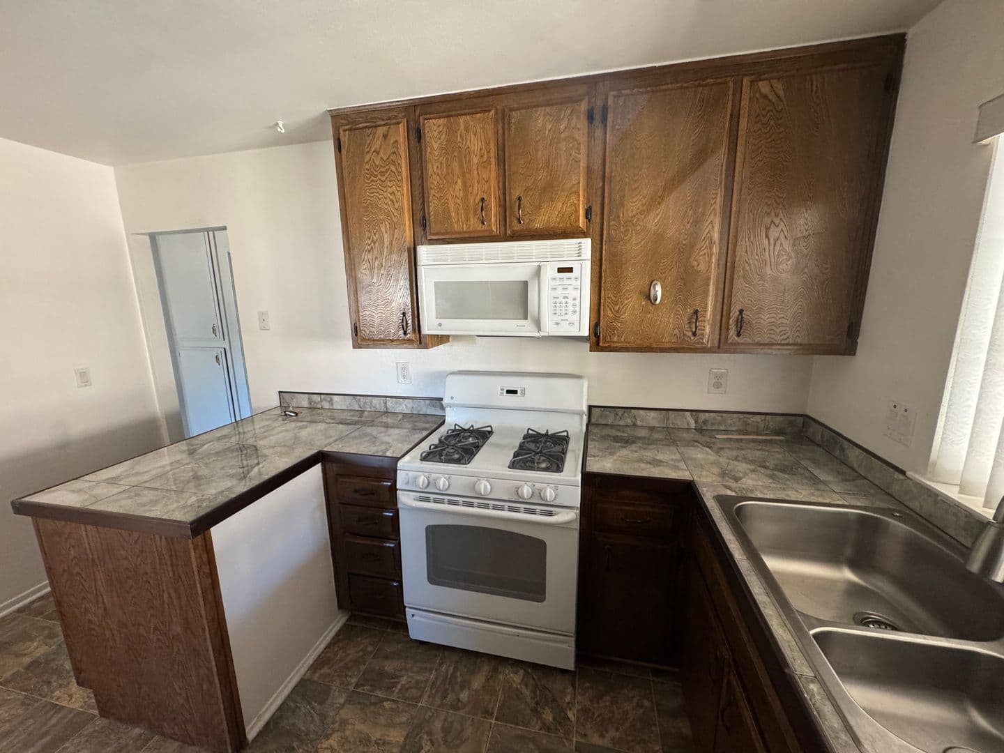 barstow House: 2032 Notre Dame ct