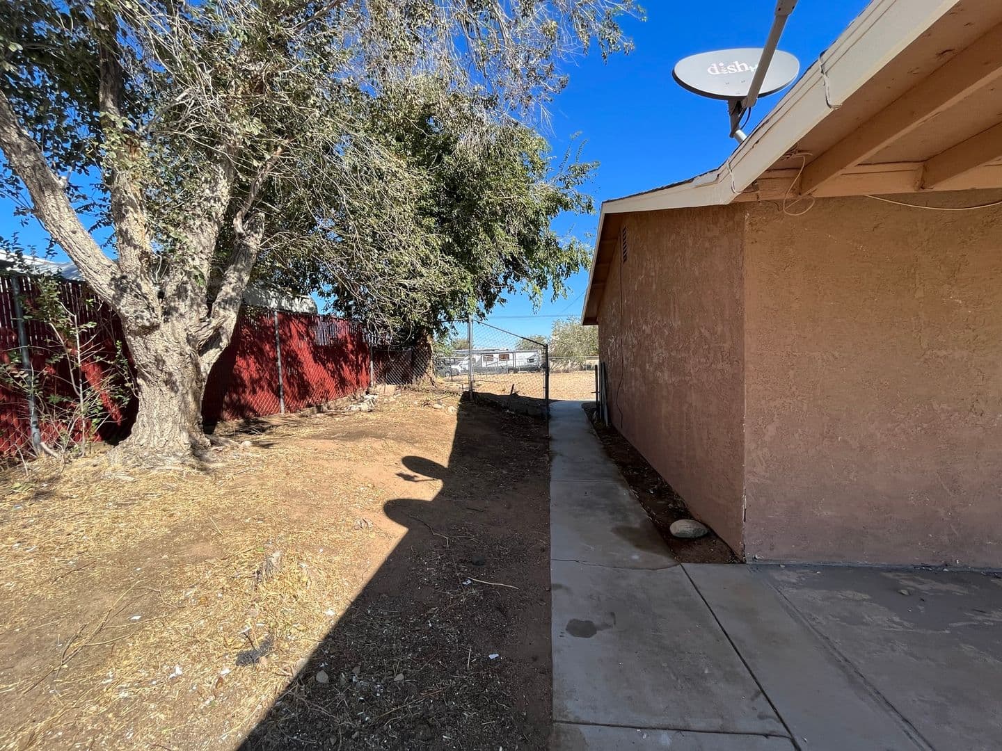 Hesperia House: 16865 Manzanita Street