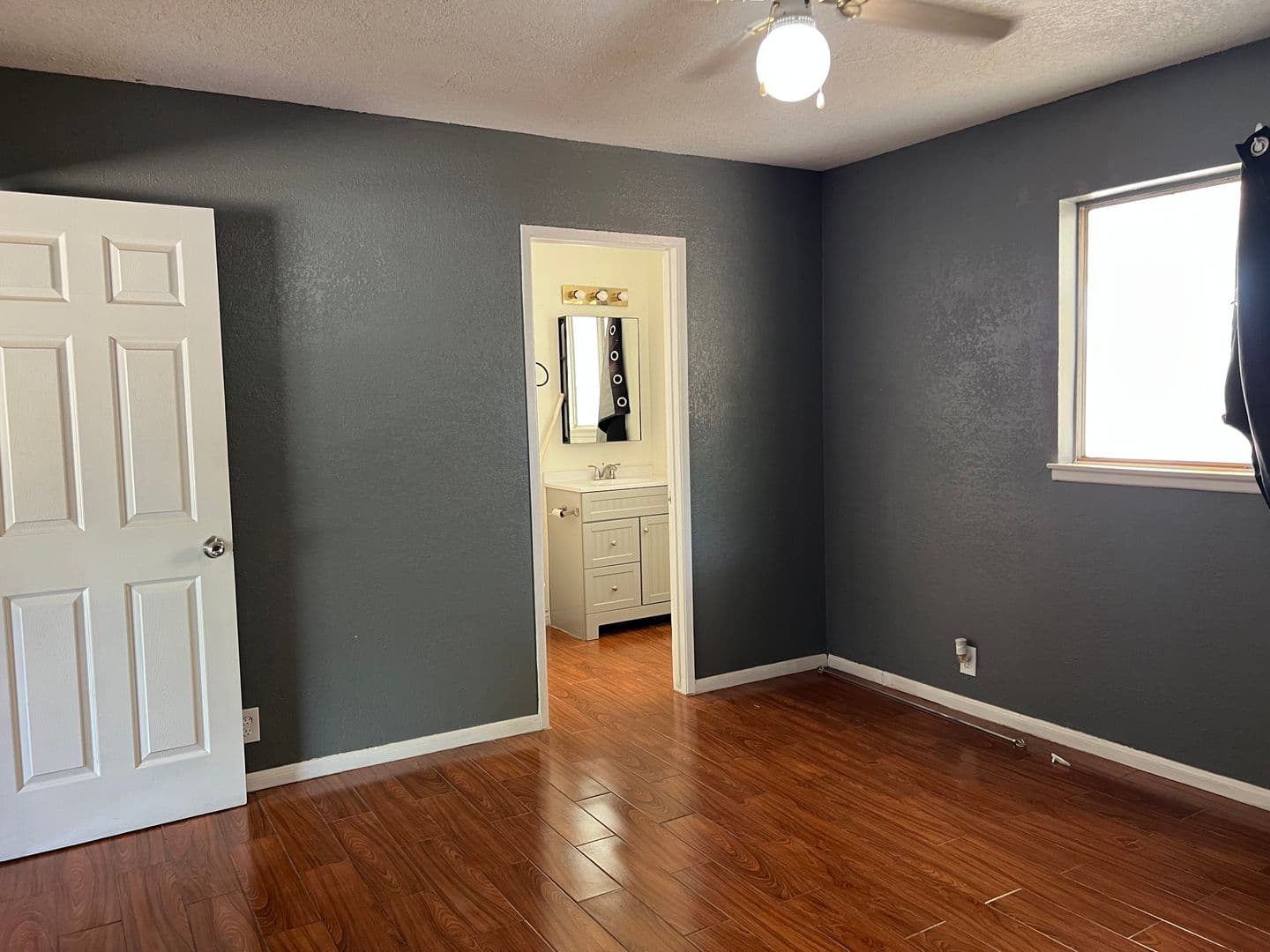 Apple Valley House: 22347 Tehama Road
