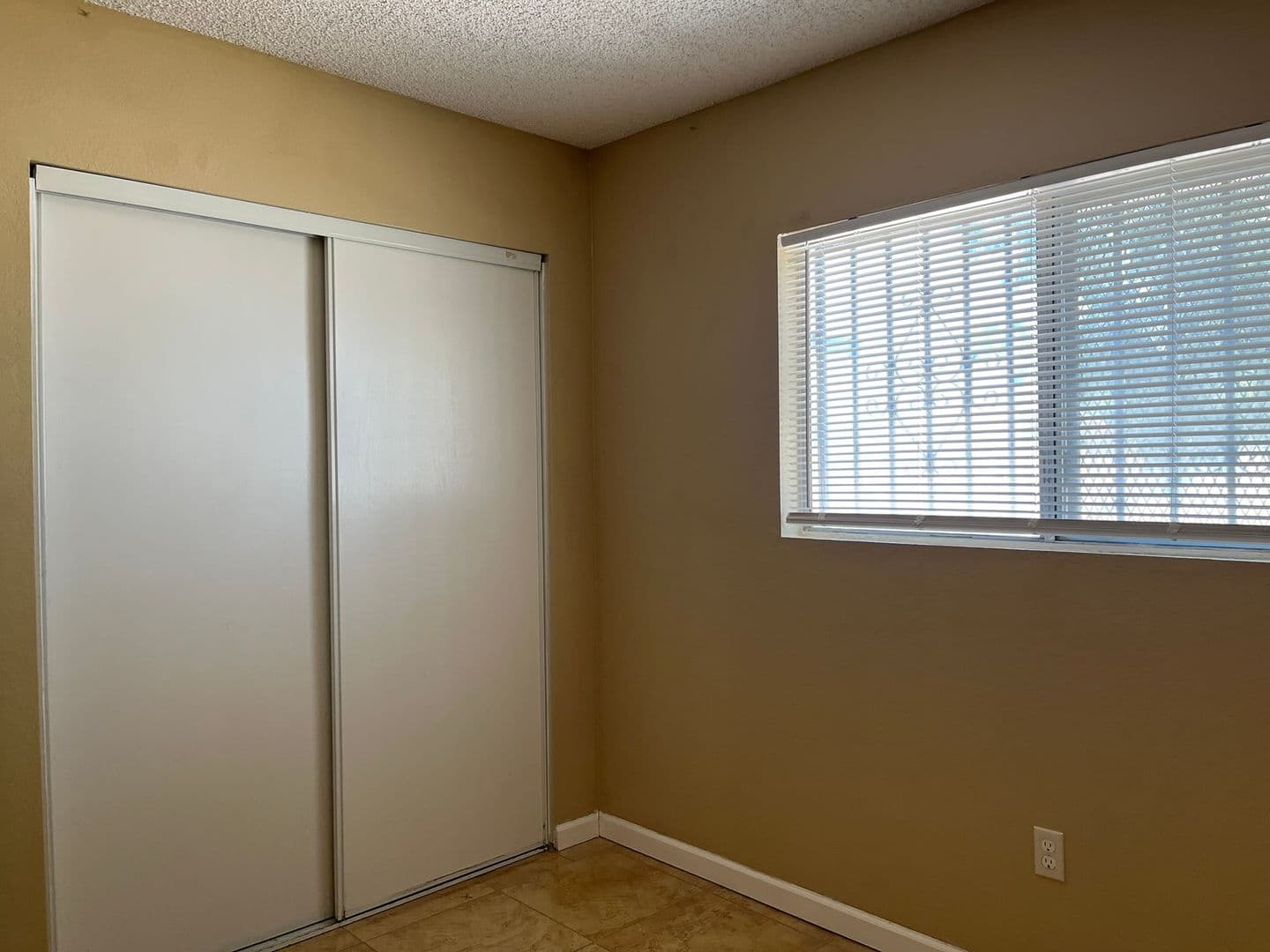 Adelanto House: 10443 Cimmeron Trail Dr